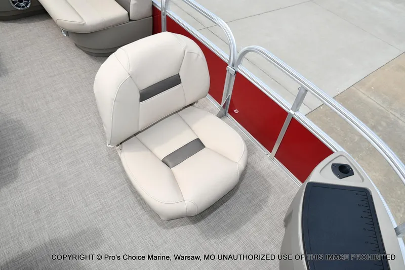 Slide: The Image of Sun Tracker Bass Buggy 18 DLX w/60HP CT 4 Stroke 2025 - 21