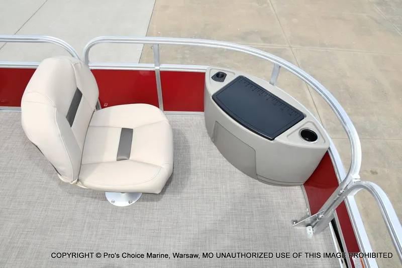 Slide: The Image of Sun Tracker Bass Buggy 18 DLX w/60HP CT 4 Stroke 2025 - 22