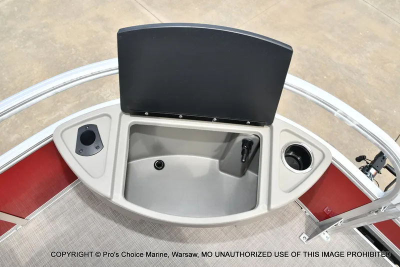 Slide: The Image of Sun Tracker Bass Buggy 18 DLX w/60HP CT 4 Stroke 2025 - 24