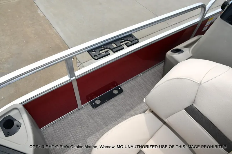 Slide: The Image of Sun Tracker Bass Buggy 18 DLX w/60HP CT 4 Stroke 2025 - 27