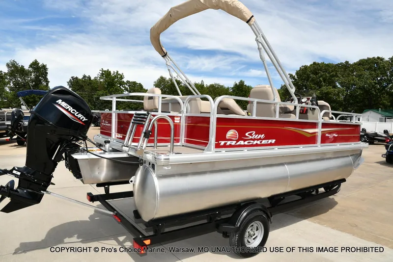 Slide: The Image of Sun Tracker Bass Buggy 18 DLX w/60HP CT 4 Stroke 2025 - 3