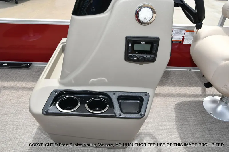 Slide: The Image of Sun Tracker Bass Buggy 18 DLX w/60HP CT 4 Stroke 2025 - 33