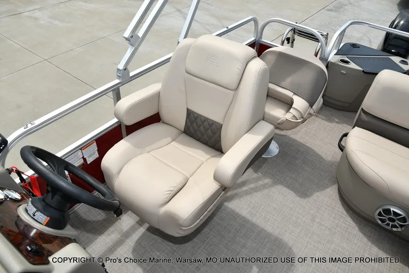 Slide: The Image of Sun Tracker Bass Buggy 18 DLX w/60HP CT 4 Stroke 2025 - 35