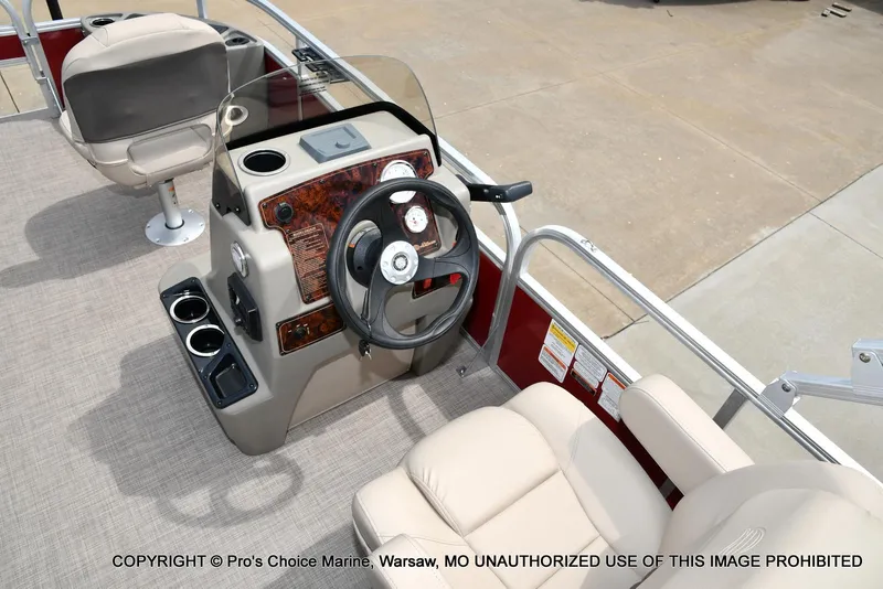 Slide: The Image of Sun Tracker Bass Buggy 18 DLX w/60HP CT 4 Stroke 2025 - 38