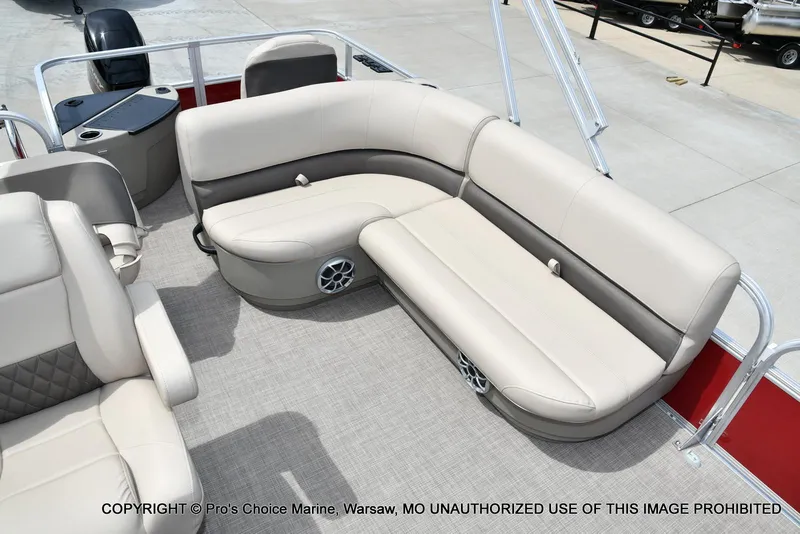 Slide: The Image of Sun Tracker Bass Buggy 18 DLX w/60HP CT 4 Stroke 2025 - 40