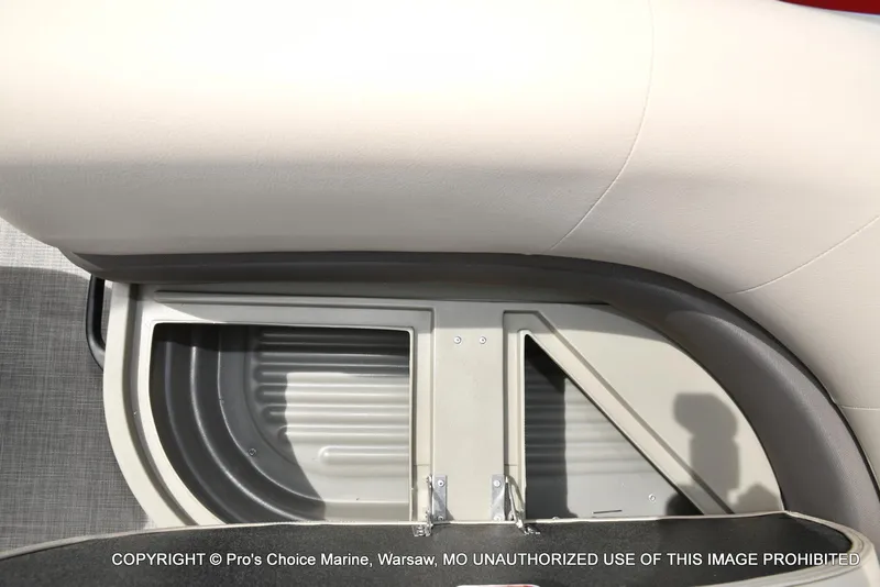 Slide: The Image of Sun Tracker Bass Buggy 18 DLX w/60HP CT 4 Stroke 2025 - 42