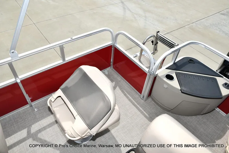 Slide: The Image of Sun Tracker Bass Buggy 18 DLX w/60HP CT 4 Stroke 2025 - 43