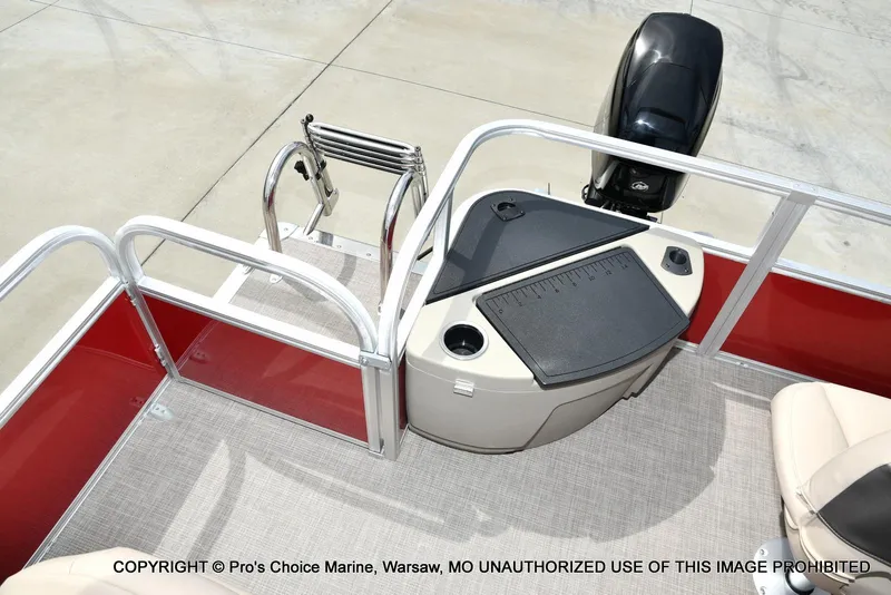 Slide: The Image of Sun Tracker Bass Buggy 18 DLX w/60HP CT 4 Stroke 2025 - 44