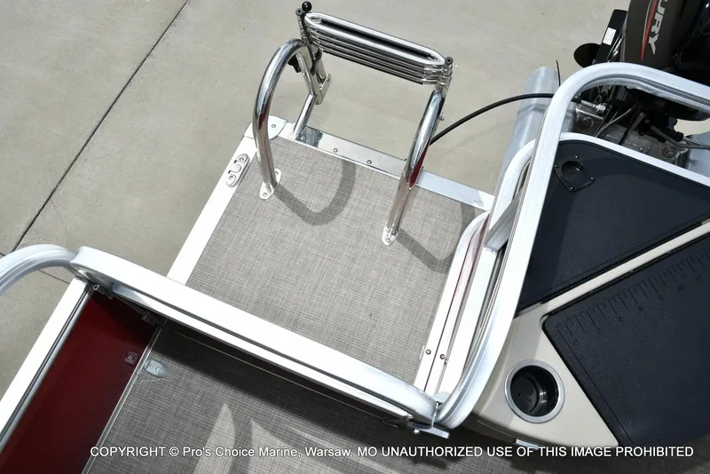 Slide: The Image of Sun Tracker Bass Buggy 18 DLX w/60HP CT 4 Stroke 2025 - 45