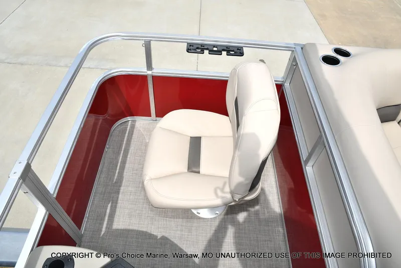 Slide: The Image of Sun Tracker Bass Buggy 18 DLX w/60HP CT 4 Stroke 2025 - 47