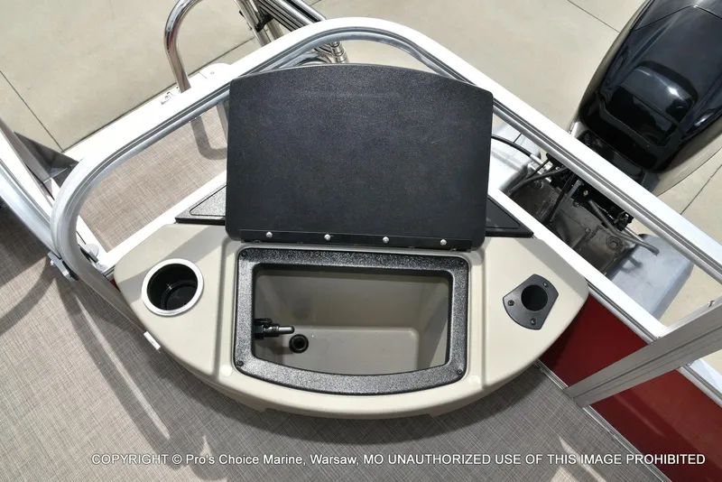 Slide: The Image of Sun Tracker Bass Buggy 18 DLX w/60HP CT 4 Stroke 2025 - 49