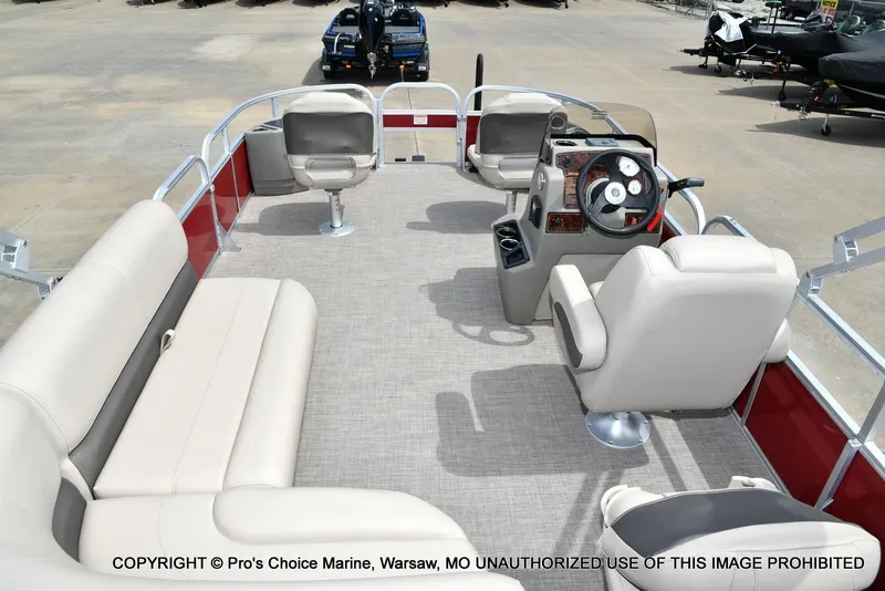 Slide: The Image of Sun Tracker Bass Buggy 18 DLX w/60HP CT 4 Stroke 2025 - 52