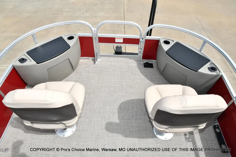 Slide: The Image of Sun Tracker Bass Buggy 18 DLX w/60HP CT 4 Stroke 2025 - 53