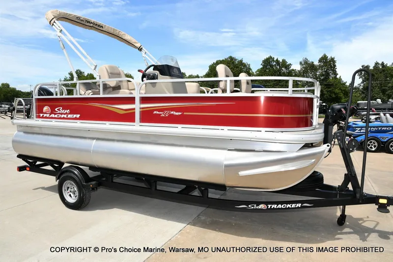 Slide: The Image of Sun Tracker Bass Buggy 18 DLX w/60HP CT 4 Stroke 2025 - 54