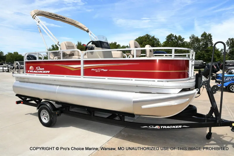 Slide: The Image of Sun Tracker Bass Buggy 18 DLX w/60HP CT 4 Stroke 2025 - 55