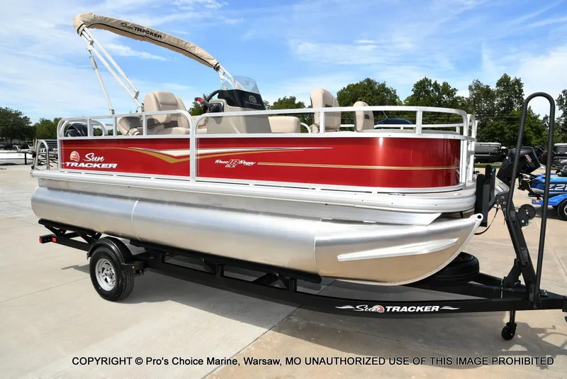 Slide: The Image of Sun Tracker Bass Buggy 18 DLX w/60HP CT 4 Stroke 2025 - 56