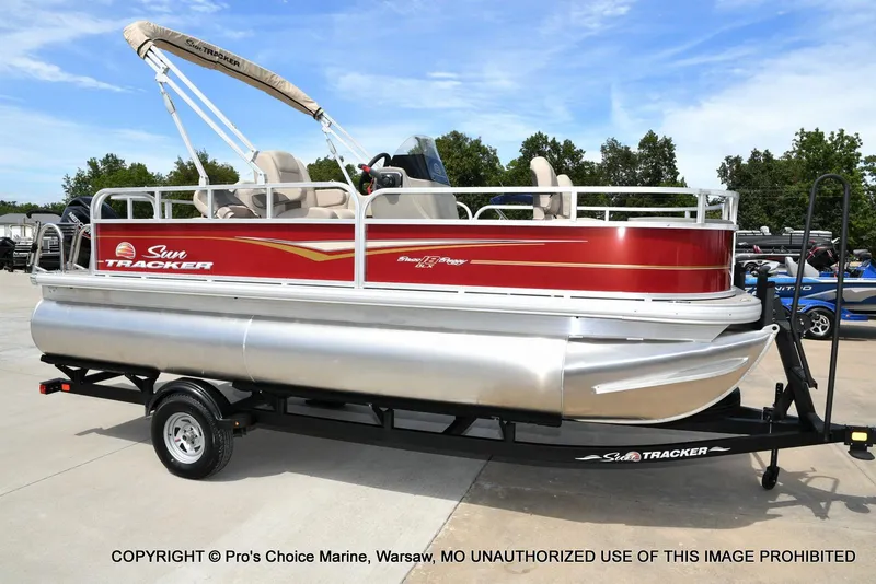 Slide: The Image of Sun Tracker Bass Buggy 18 DLX w/60HP CT 4 Stroke 2025 - 57