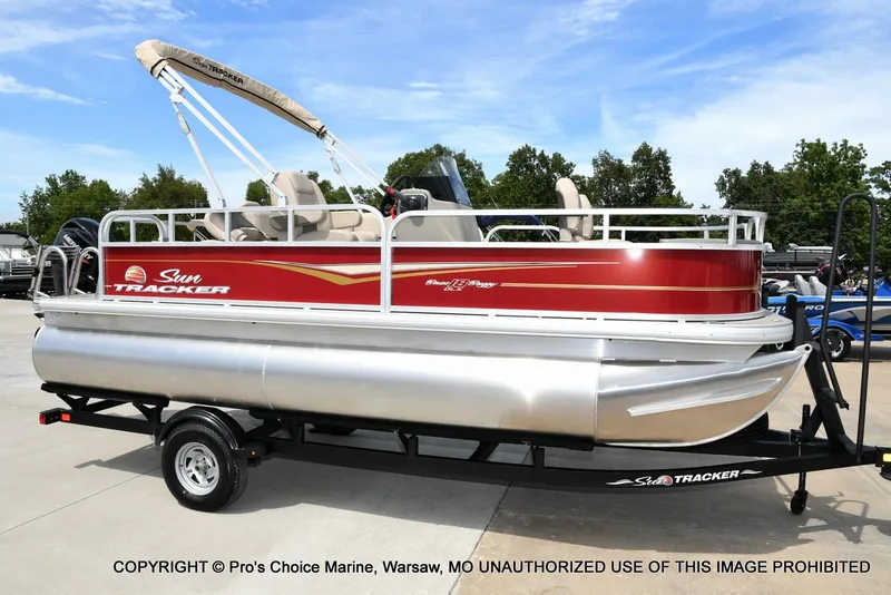 Slide: The Image of Sun Tracker Bass Buggy 18 DLX w/60HP CT 4 Stroke 2025 - 58