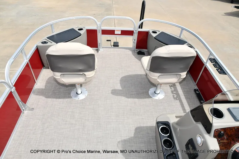 Slide: The Image of Sun Tracker Bass Buggy 18 DLX w/60HP CT 4 Stroke 2025 - 7