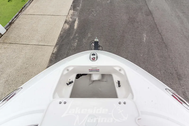 Slide: The Image of 2025 Chaparral 21 SSi boat bow view at Lakeside Marina. - 37