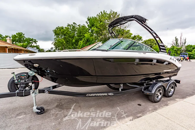 Slide: The Image of 2025 Chaparral 21 SSi boat on trailer at Lakeside Marina. - 8