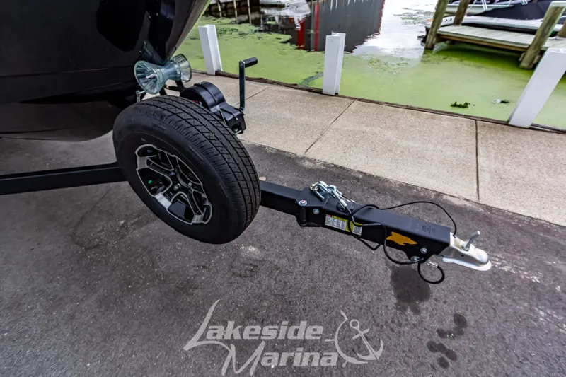 Slide: The Image of Trailer hitch of 2025 Chaparral 21 SSi boat at Lakeside Marina. - 9