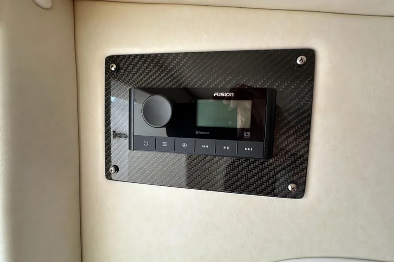 Slide: The Image of Fusion audio system in 2004 Hustler 388 SLINGSHOT with carbon fiber panel. - 25