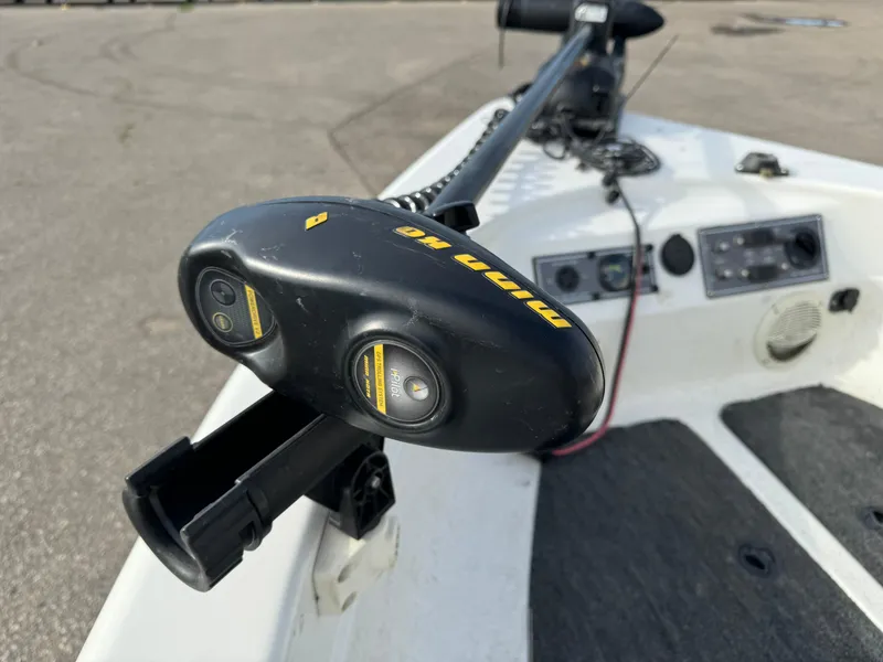 Slide: The Image of 2000 Yar-Craft 1785 Mille Lacs boat with trolling motor and control panel. - 14