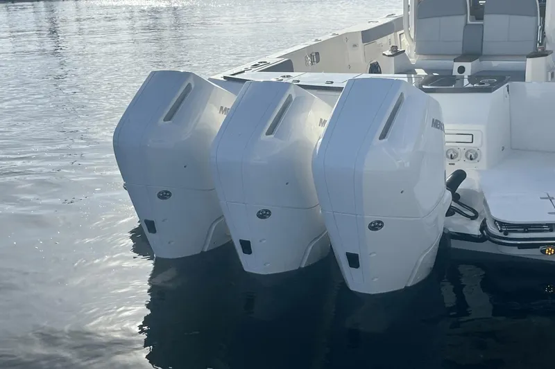 Slide: The Image of Boston Whaler 360 Outrage 2025 - 10