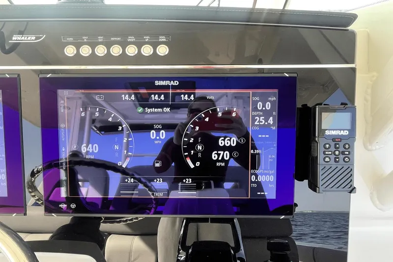 Slide: The Image of Boston Whaler 360 Outrage 2025 - 17