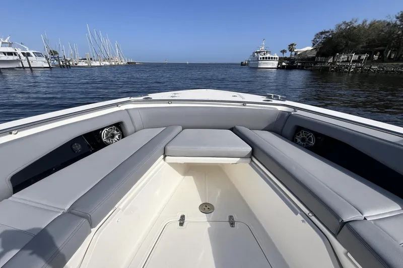 Slide: The Image of Boston Whaler 360 Outrage 2025 - 19