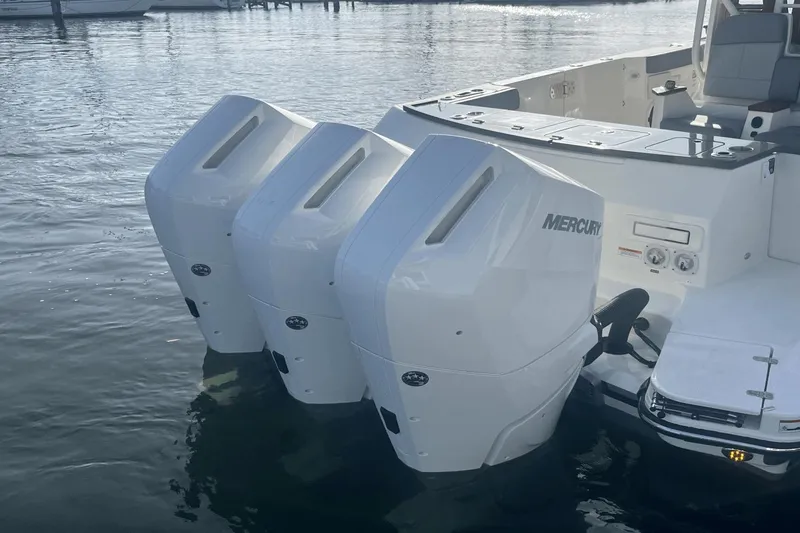 Slide: The Image of Boston Whaler 360 Outrage 2025 - 9