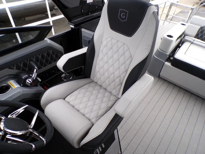 Slide: The Image of Luxury captain's chair on 2025 Godfrey Sanpan 2700 DFLW iMPACT PLUS pontoon boat. - 25