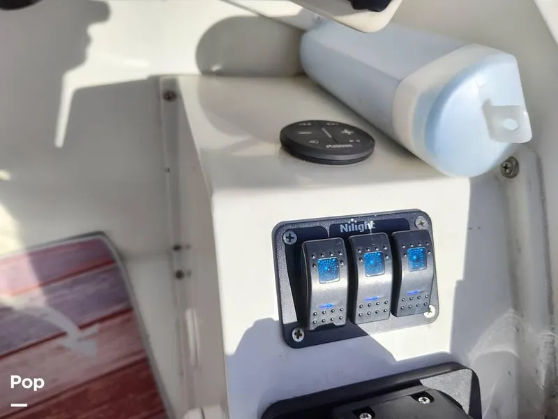 Slide: The Image of 1995 Carver 280 Sedan for sale in Naples, FL - 31