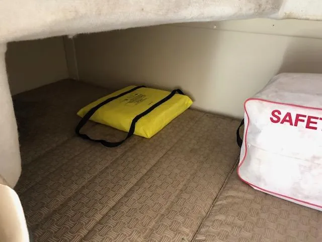 Slide: The Image of 2007 Monterey 250 Cruiser cabin with safety equipment and yellow life jacket. - 19