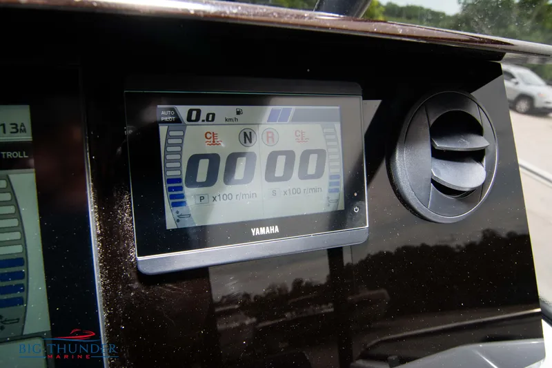 Slide: The Image of Yamaha display on 2024 Jeanneau Leader 9.0 WA boat dashboard. - 31