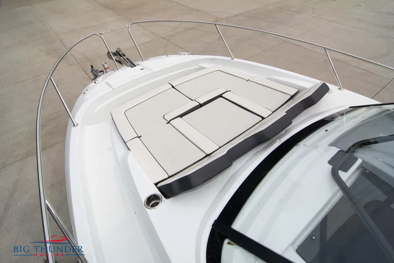 Slide: The Image of 2024 Jeanneau Leader 9.0 WA boat with spacious sunbathing deck. - 47