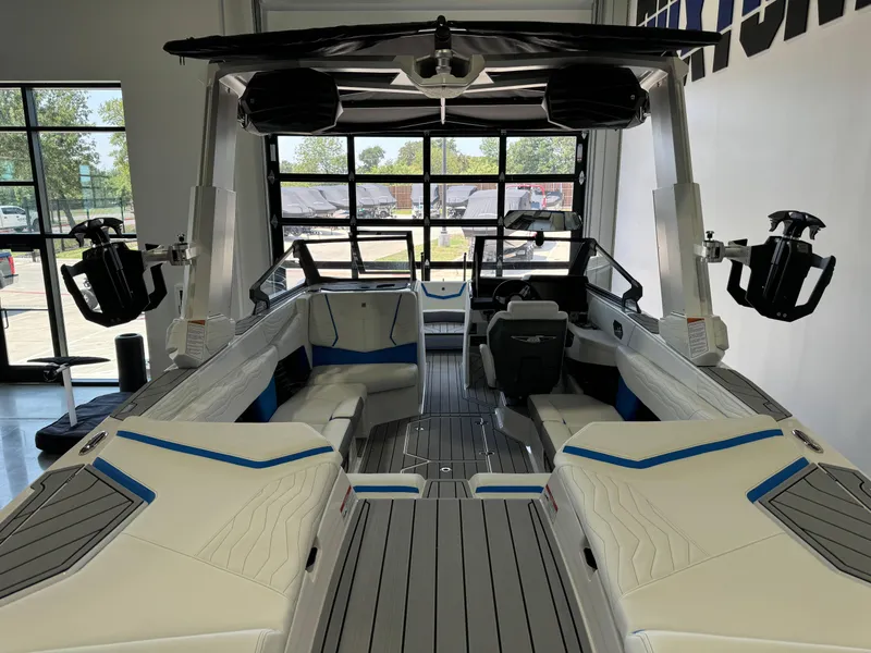 Slide: The Image of Nautique Super Air Nautique G23 2025 - 7