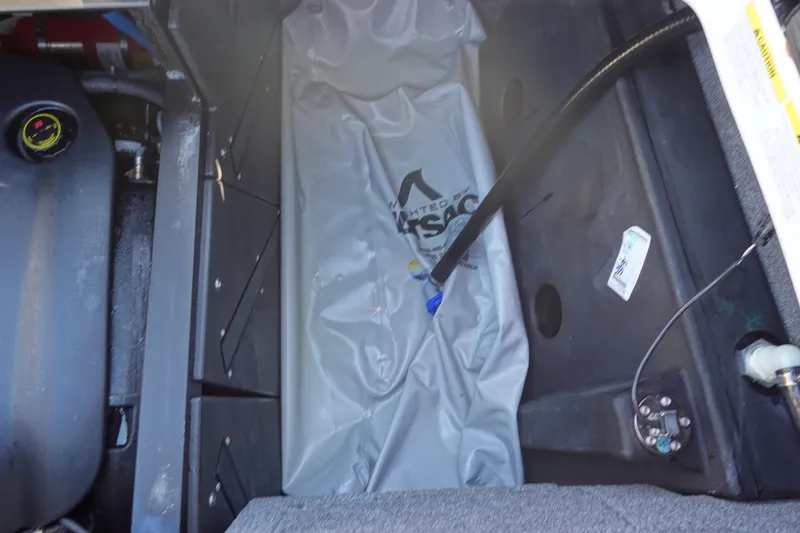 Slide: The Image of 2025 Malibu Wakesetter 25 LSV ballast system with integrated FatSac. - 50