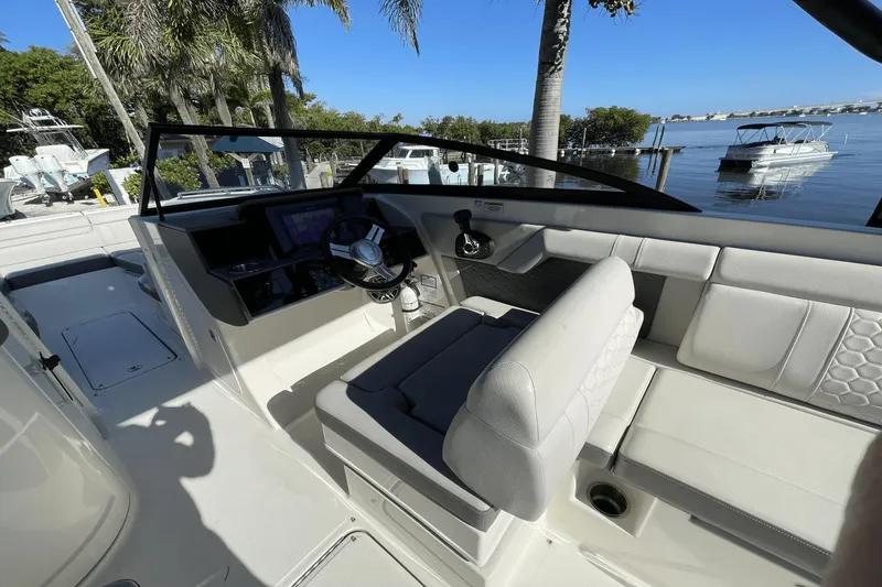 Slide: The Image of Sea Ray 270 SDX OB OUTBOARD 2021 - 11