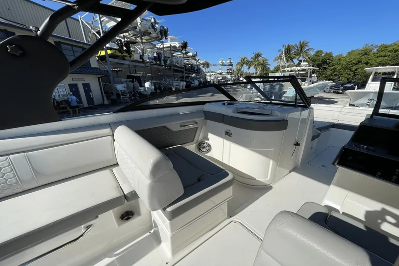 Slide: The Image of Sea Ray 270 SDX OB OUTBOARD 2021 - 12