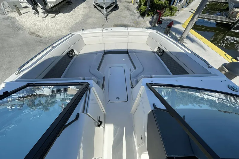 Slide: The Image of Sea Ray 270 SDX OB OUTBOARD 2021 - 14