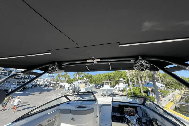 Slide: The Image of Sea Ray 270 SDX OB OUTBOARD 2021 - 18