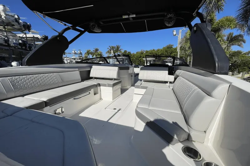Slide: The Image of Sea Ray 270 SDX OB OUTBOARD 2021 - 21