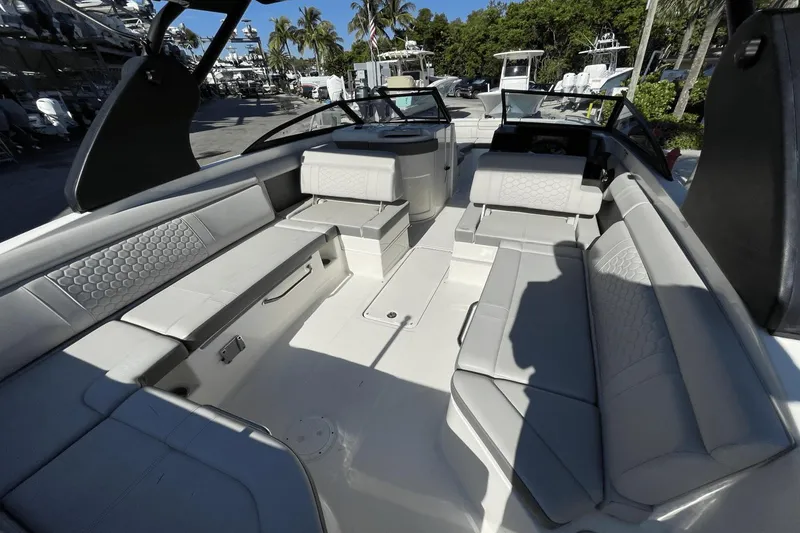 Slide: The Image of Sea Ray 270 SDX OB OUTBOARD 2021 - 22
