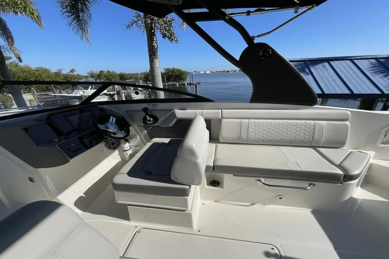 Slide: The Image of Sea Ray 270 SDX OB OUTBOARD 2021 - 23