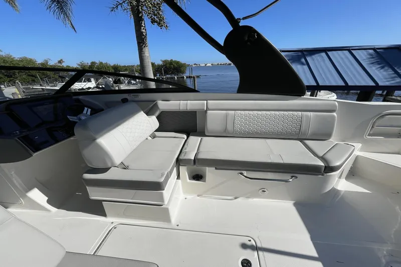 Slide: The Image of Sea Ray 270 SDX OB OUTBOARD 2021 - 24
