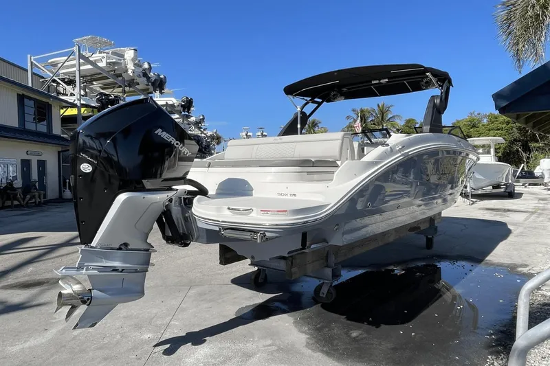 Slide: The Image of Sea Ray 270 SDX OB OUTBOARD 2021 - 31