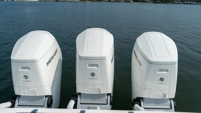 Slide: The Image of Front Runner 47 Center Console 2023 - 51