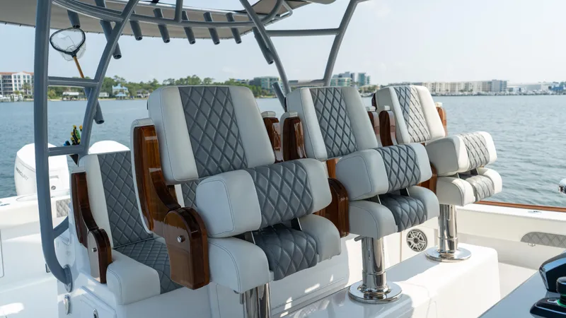 Slide: The Image of Front Runner 47 Center Console 2023 - 63
